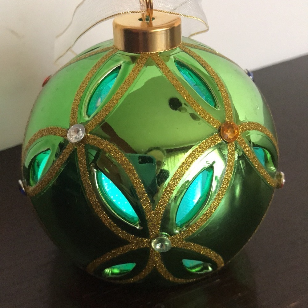 Color-changing holiday decor lighted bulb - Picture 6 of 10
